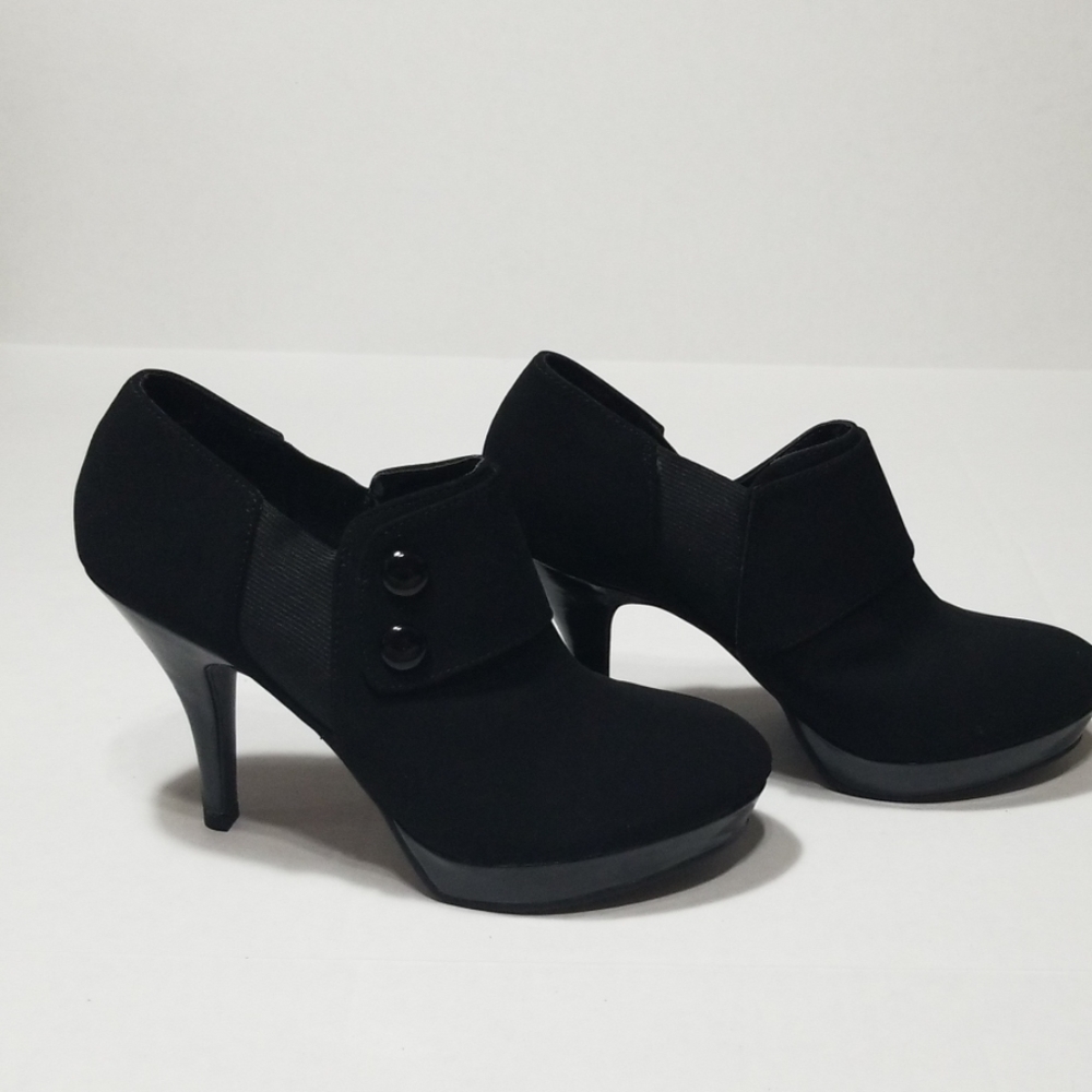 Brand new  button booties